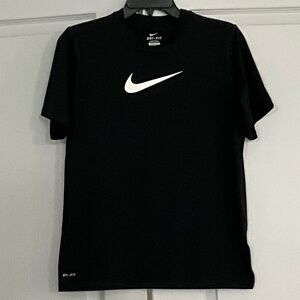 NIKE DRI FIT YL BLACK ATHLETIC ATHLEISURE T-SHIRT - White Swoosh
